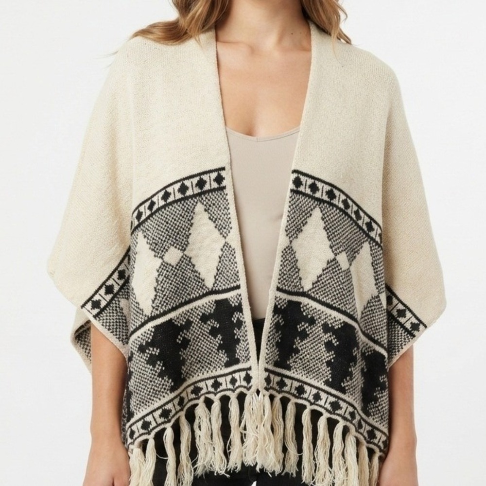 Selfie Couture Poncho Cardigan Women M/L Cream Black Geometric Fringe Wrap